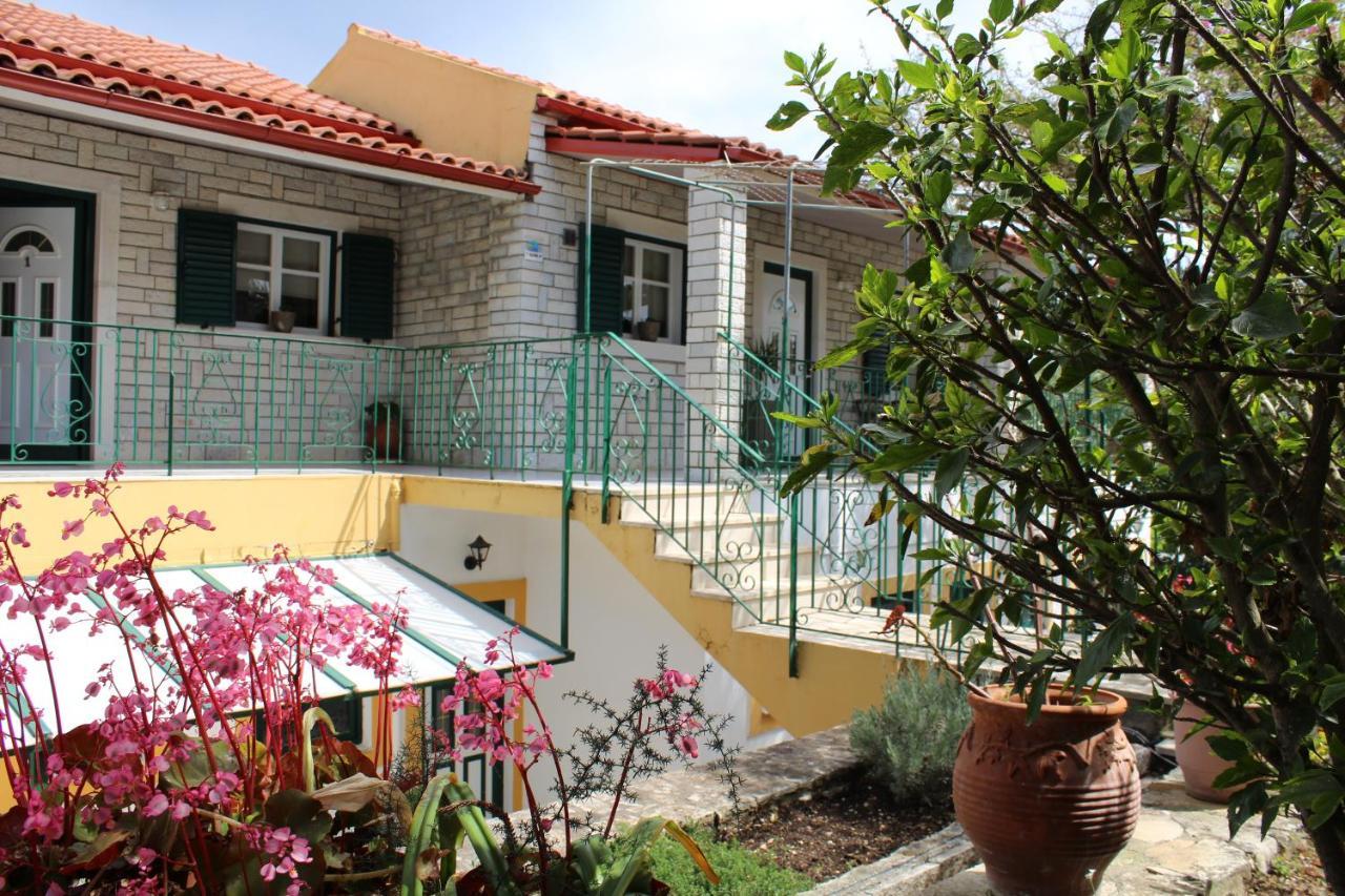 Paxos Rock Apartment *